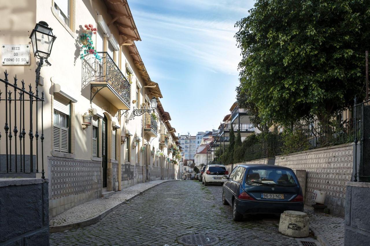 Lovelystay - Sunny Flat W/ Balcony Overseeing Graca And River Lisboa Exterior foto